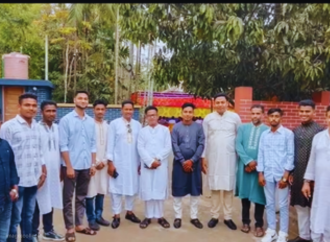 সন্দ্বীপ উপজেলা বিএনপির সদস্য সচিব আলমগীর হোসাইন ঠাকুরের সাথে নেতাকর্মীদের ঈদ শুভেচ্ছা বিনিময়